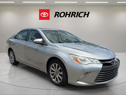 Used 2015 Toyota Camry XLE w/ Advanced Technology Package FWD image 4