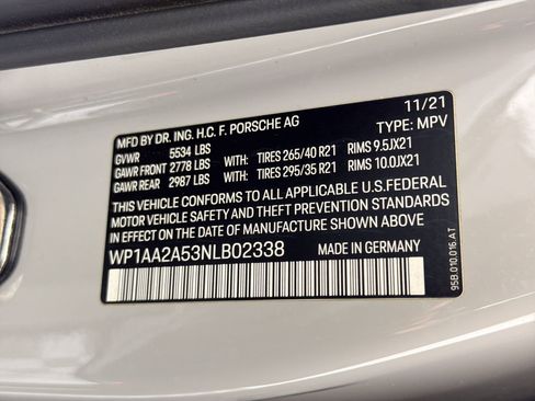 Certified 2022 Porsche Macan image 23