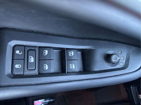 Used 2024 Jeep Grand Cherokee Limited w/ Black Appearance Package image 26