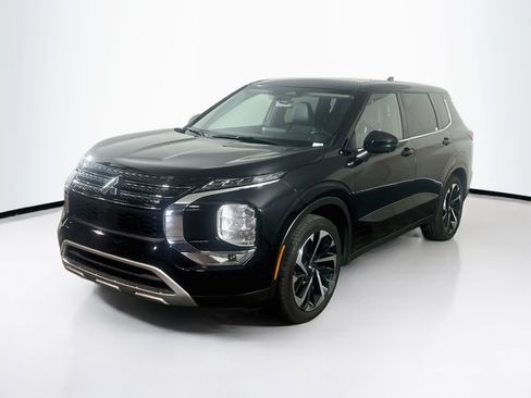 Used 2024 Mitsubishi Outlander SE FWD image 3