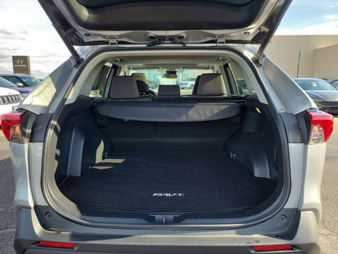 Used 2019 Toyota RAV4 XLE image 8