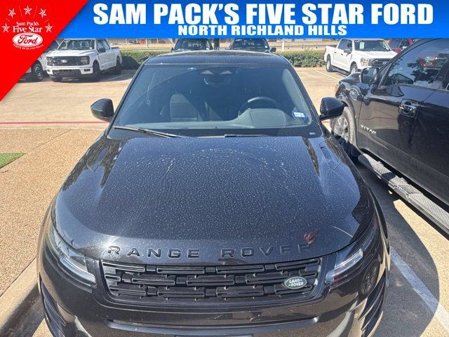 Used 2024 Land Rover Range Rover Evoque Dynamic SE AWD/4WD image 2