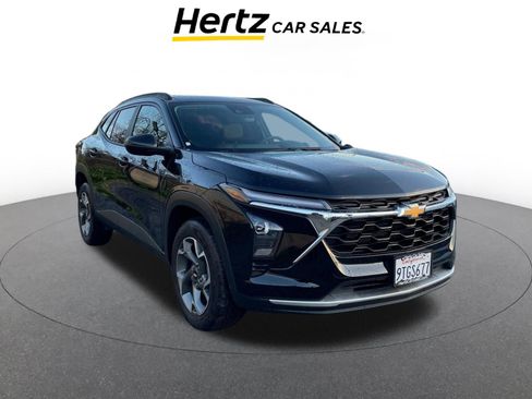 Used 2025 Chevrolet Trax LT image 1