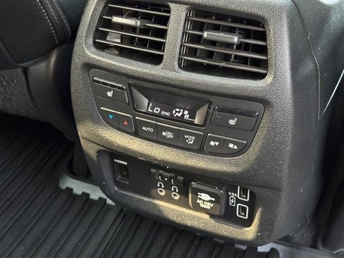 Used 2020 Honda Pilot Touring image 21