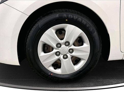 Used 2018 Kia Forte LX image 32