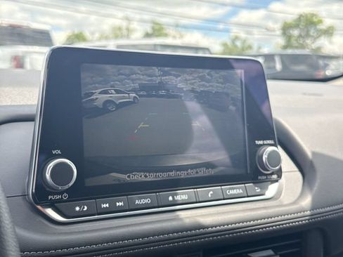 Used 2026 Nissan Rogue S FWD image 17