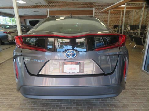 Used 2018 Toyota Prius Prime Premium FWD image 5