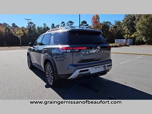 New 2025 Nissan Pathfinder SL w/ SL Premium Package image 28