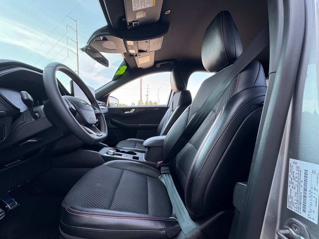 Used 2024 Ford Escape ST-Line w/ Tech Pack #1 FWD image 21