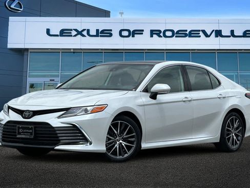 Used 2022 Toyota Camry XLE w/ Navigation Upgrade Package AWD/4WD image 1