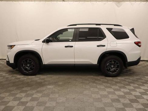 Used 2025 Honda Pilot TrailSport image 15