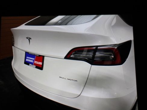 Used 2021 Tesla Model Y Long Range image 9