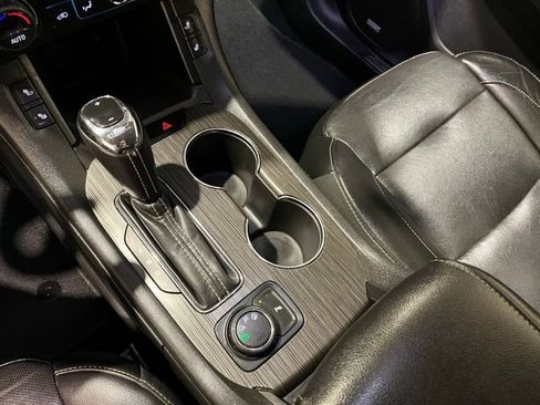 Used 2019 GMC Acadia SLT image 17