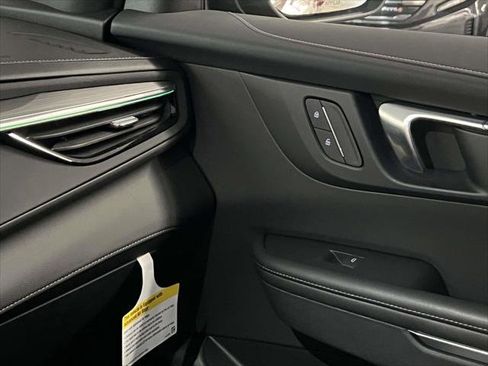 Used 2025 Buick Enclave Preferred w/ Power Package image 37