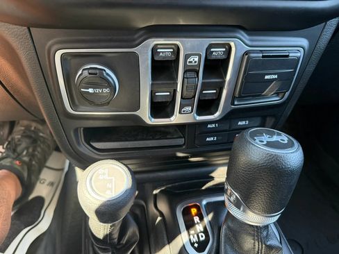 Used 2018 Jeep Wrangler Unlimited Sport S AWD/4WD image 19