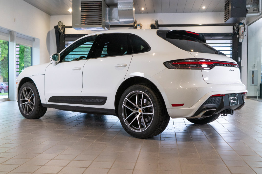 Certified 2023 Porsche Macan AWD/4WD image 3