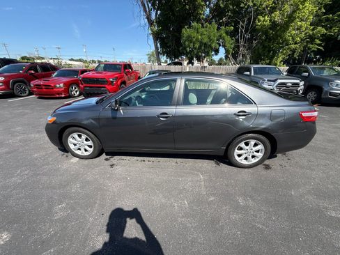 Used 2009 Toyota Camry LE FWD image 3