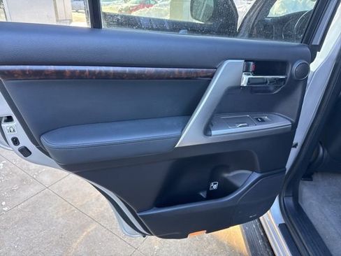 Used 2015 Toyota Land Cruiser w/ Preferred Accessory Package image 27