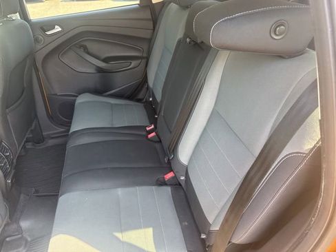 Used 2016 Ford Escape SE w/ Equipment Group 201A FWD image 19