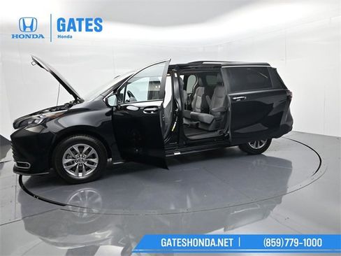 Used 2024 Toyota Sienna XLE image 62