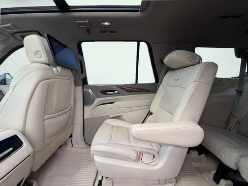 Used 2021 Cadillac Escalade Premium Luxury Platinum AWD/4WD image 19