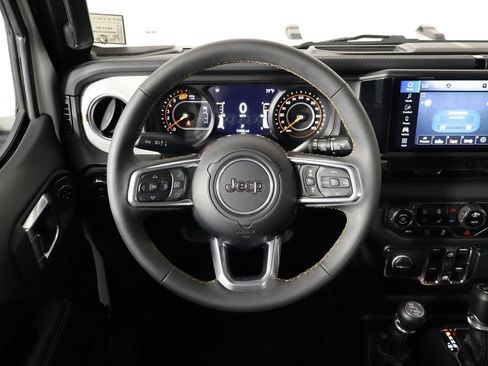 Used 2024 Jeep Wrangler Unlimited Sahara AWD/4WD image 7