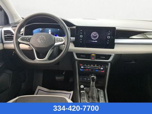 Certified 2025 Volkswagen Taos SE w/ Panoramic Sunroof Package image 9