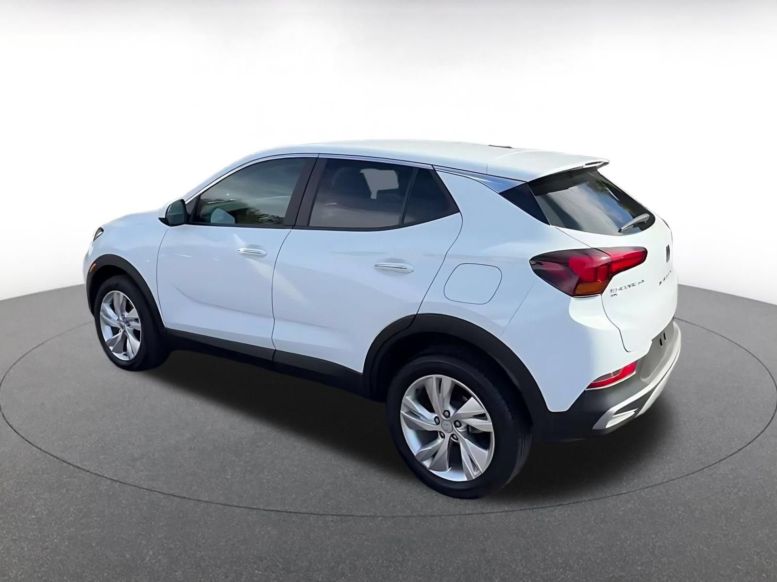 Used 2025 Buick Encore GX Preferred AWD/4WD image 9