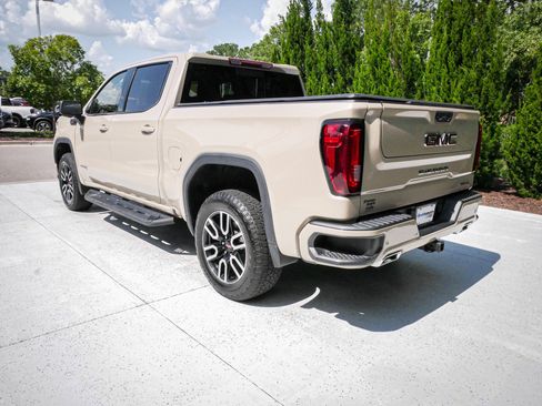 Used 2023 GMC Sierra 1500 AT4 w/ AT4 Premium Package AWD/4WD image 8