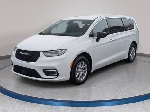 New 2026 Chrysler Pacifica Select image 1