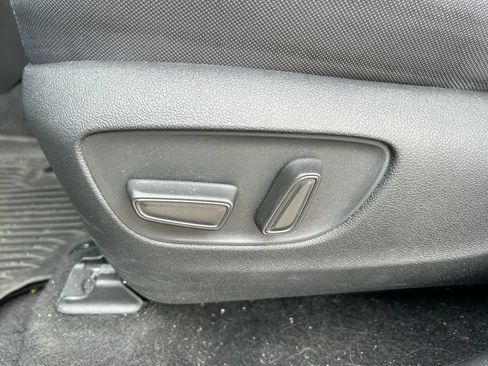 Used 2022 Toyota Highlander L FWD image 3