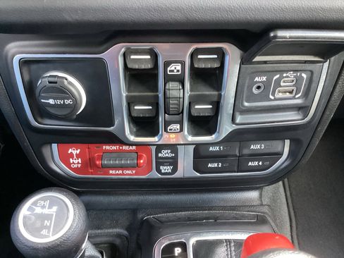 Used 2024 Jeep Wrangler Unlimited Rubicon AWD/4WD image 22