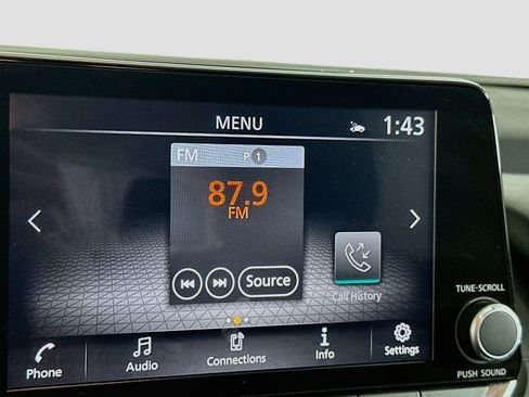 Used 2024 Nissan Rogue SV FWD image 21