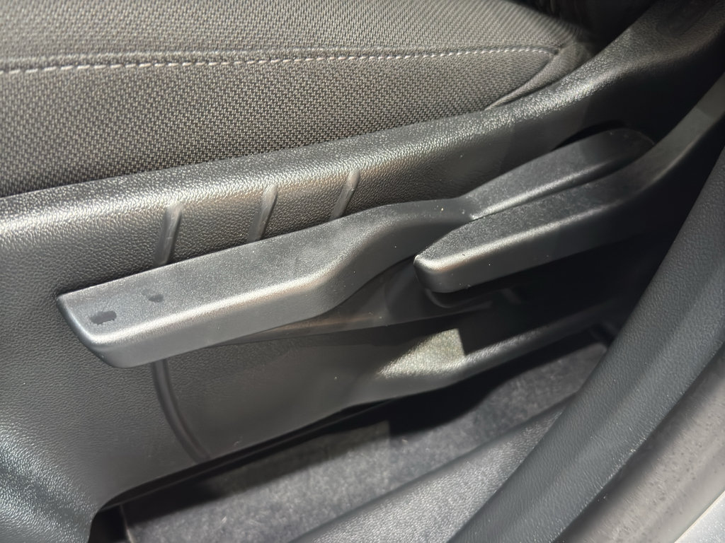 Used 2026 Chevrolet Equinox LT AWD/4WD image 14
