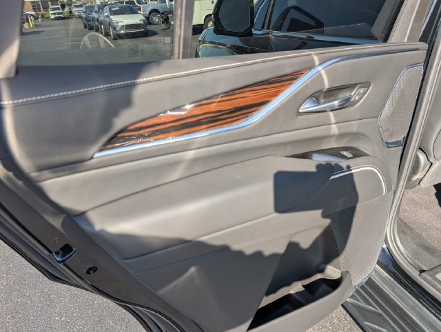 Used 2023 Cadillac Escalade Premium Luxury w/ LPO, Floor Liner Package AWD/4WD image 10