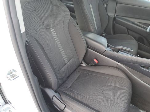 Used 2021 Hyundai Elantra SE FWD image 10