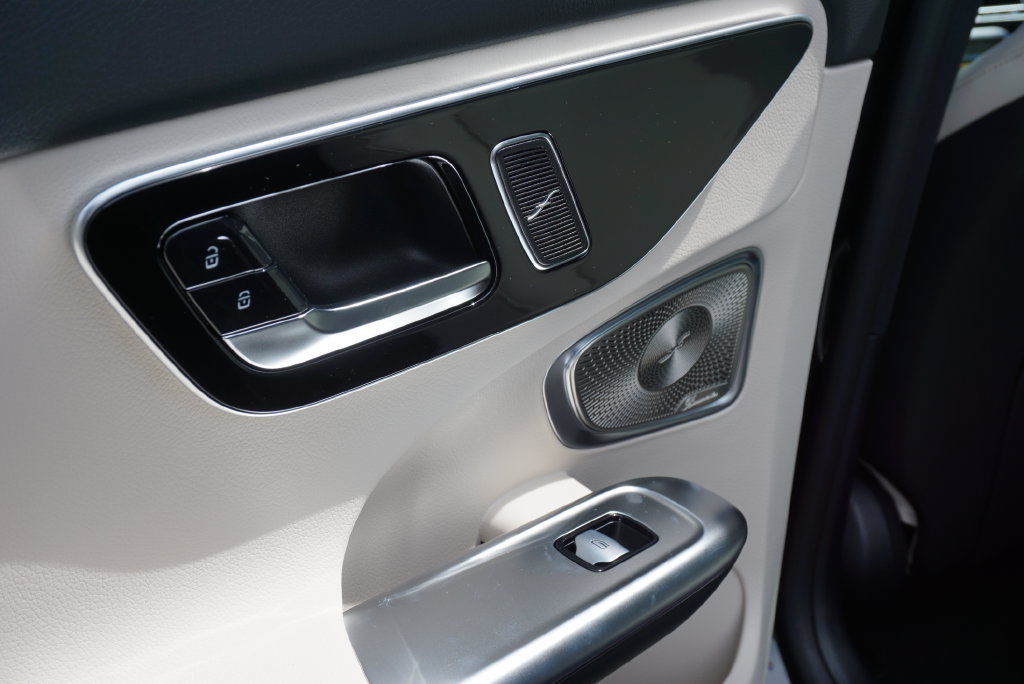 Used 2025 Mercedes-Benz C 300 4MATIC Sedan image 45