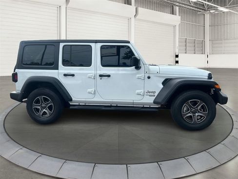 Used 2018 Jeep Wrangler Unlimited Sport S AWD/4WD image 6