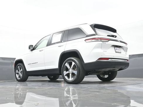 Used 2023 Jeep Grand Cherokee Limited AWD/4WD image 44