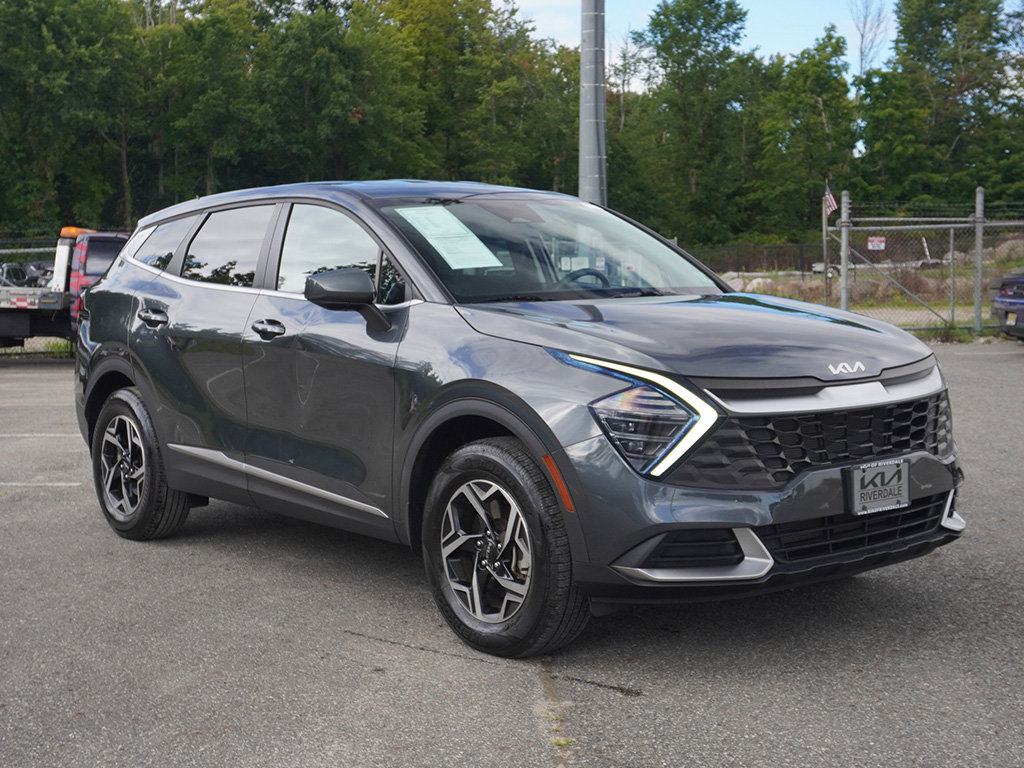 Used 2024 Kia Sportage LX AWD/4WD image 2