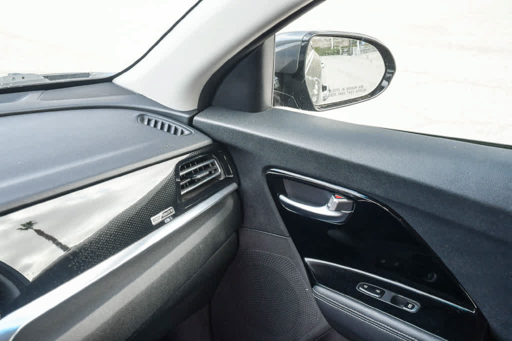 Used 2022 Kia Niro EX FWD image 22