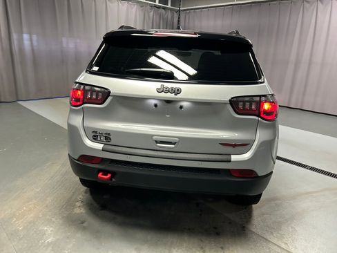 Used 2025 Jeep Compass Trailhawk image 6