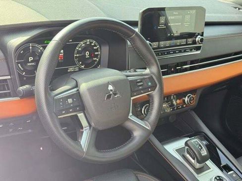 Used 2025 Mitsubishi Outlander SEL image 15