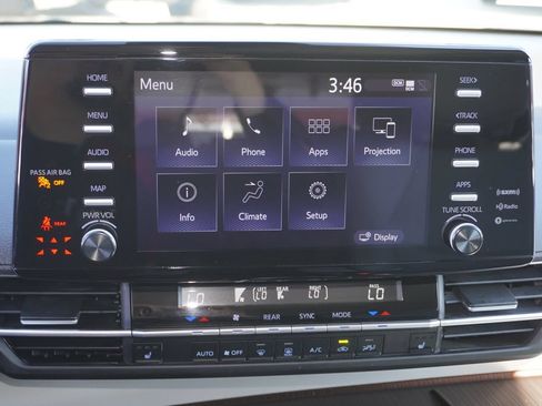 Certified 2023 Toyota Sienna XLE FWD image 17