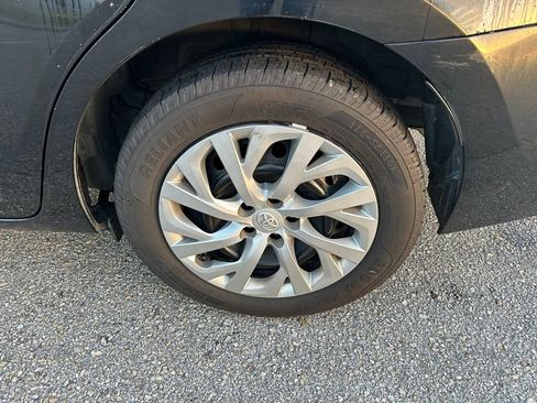 Used 2019 Toyota Corolla LE image 9