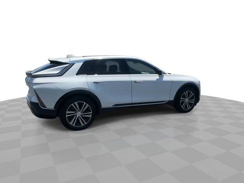 Certified 2024 Cadillac Lyriq Luxury AWD/4WD image 8