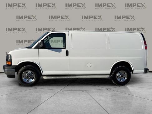 Used 2023 GMC Savana 2500 image 2