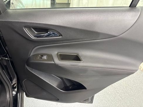 Used 2023 Chevrolet Equinox RS FWD image 11