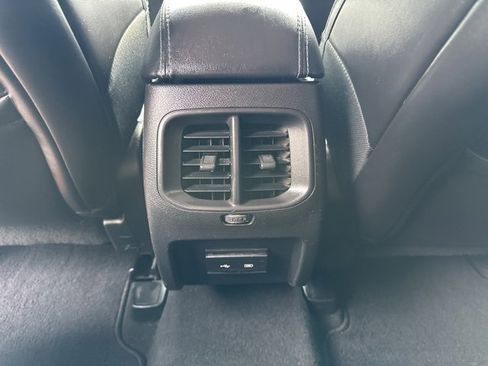 Used 2019 Jeep Cherokee Latitude Plus image 32