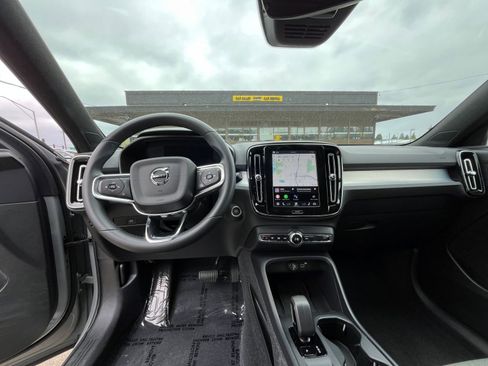 Used 2024 Volvo XC40 B5 Core AWD/4WD image 35